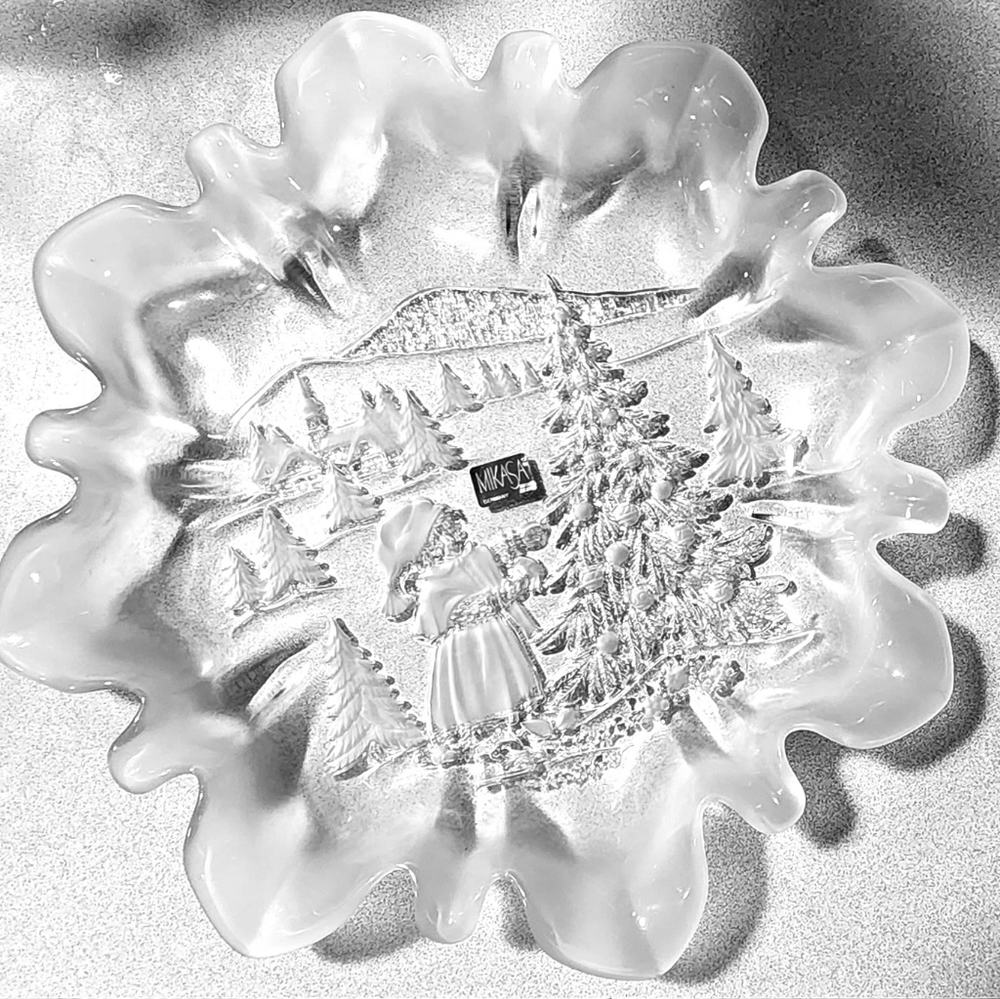 MIKASA Frosted Etched Glass Christmas Plate